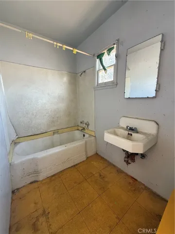 2211 W 79th Street, Inglewood, California 90305