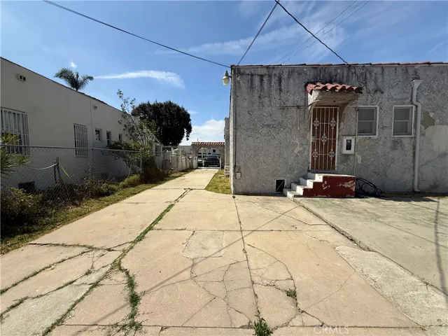 2211 W 79th Street, Inglewood, California 90305