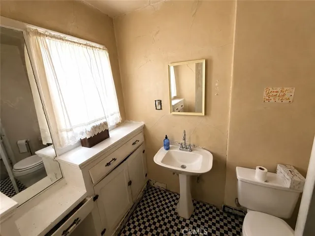 2211 W 79th Street, Inglewood, California 90305