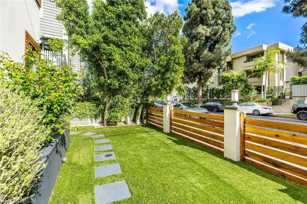 11645 Woodbridge Street, Studio City, California 91604 — photo 5