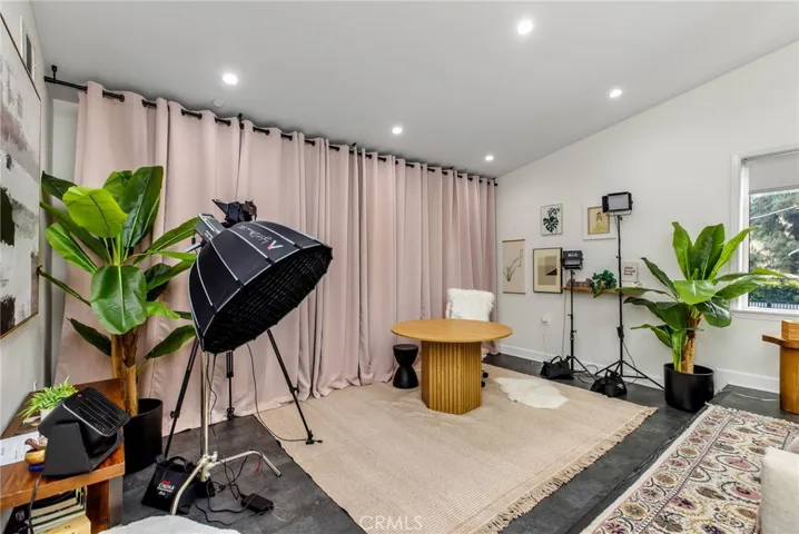 11645 Woodbridge Street, Studio City, California 91604