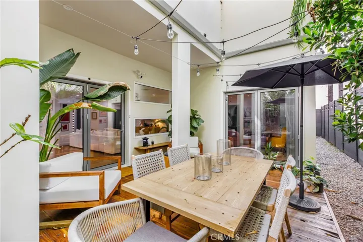 11645 Woodbridge Street, Studio City, California 91604
