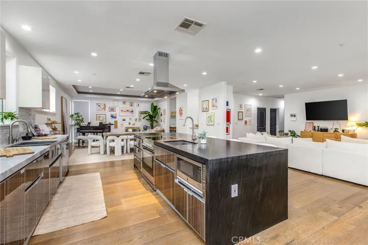 11645 Woodbridge Street, Studio City, California 91604