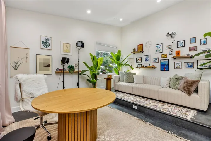 11645 Woodbridge Street, Studio City, California 91604