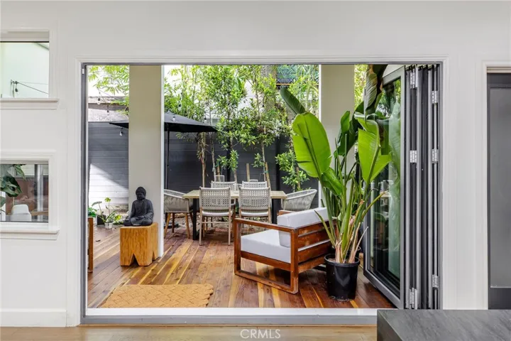11645 Woodbridge Street, Studio City, California 91604