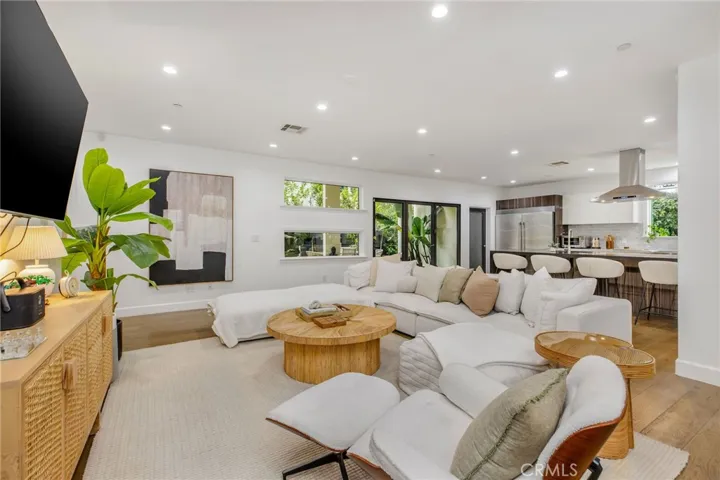 11645 Woodbridge Street, Studio City, California 91604
