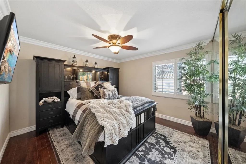 Upstairs Bedroom 1