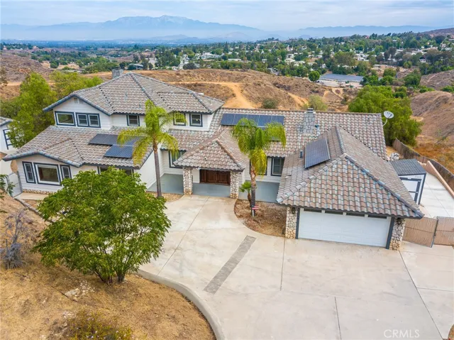Private Mockingbird Canyon estate