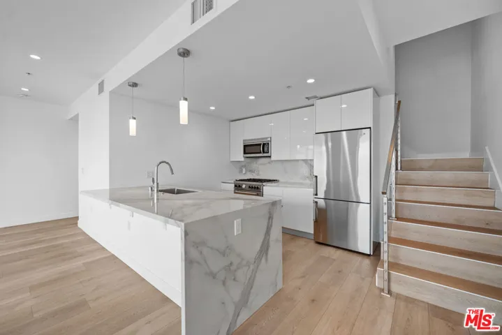 957 Figueroa Terrace 307, Los Angeles, California 90012