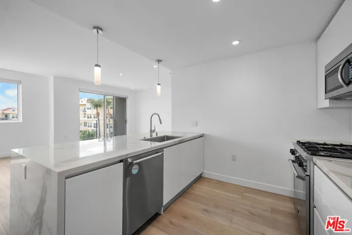 957 Figueroa Terrace 307, Los Angeles, California 90012