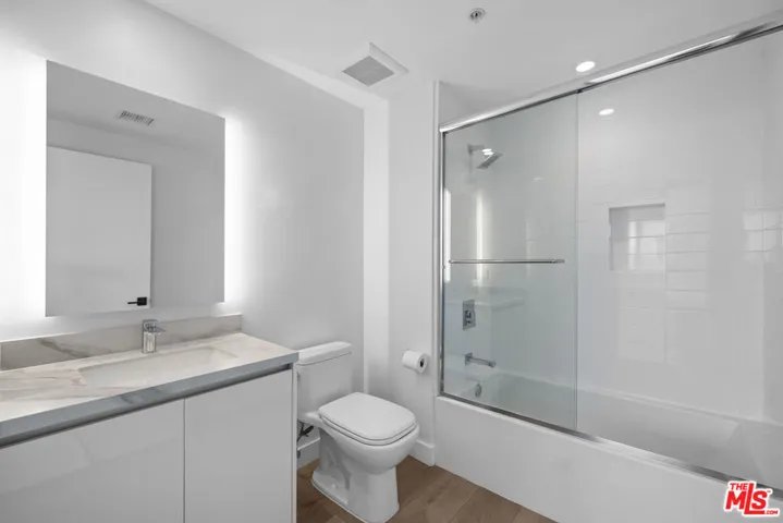 957 Figueroa Terrace 307, Los Angeles, California 90012