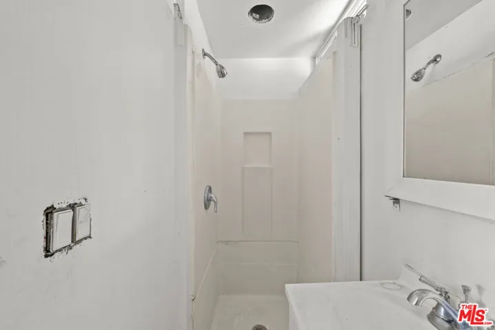 3793 Cimarron Street, Los Angeles, California 90018