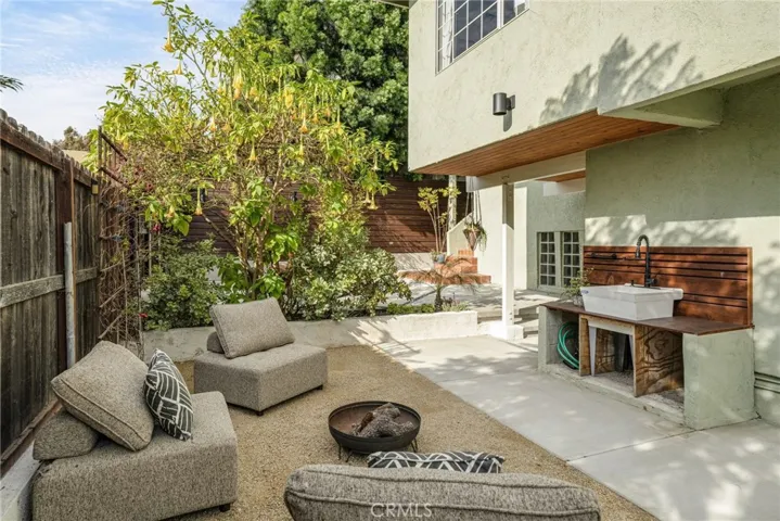 1675 Lucile, Los Angeles, California 90026