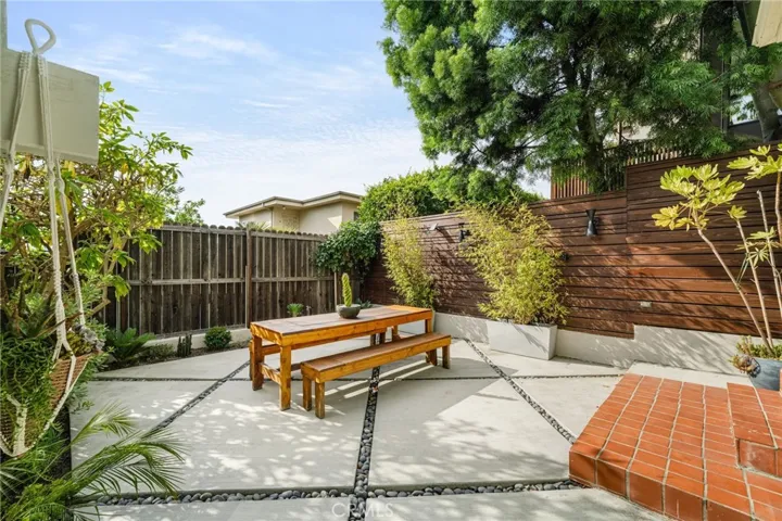 1675 Lucile, Los Angeles, California 90026