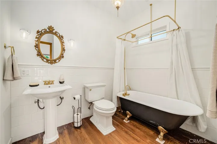 1675 Lucile, Los Angeles, California 90026