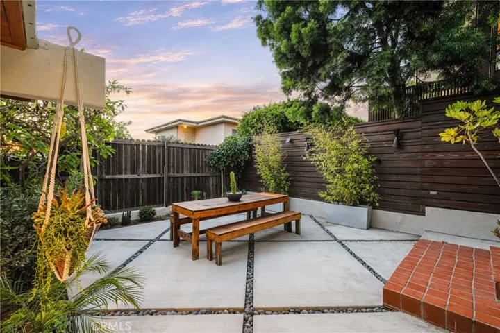 1675 Lucile, Los Angeles, California 90026