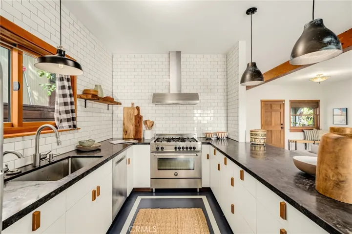 1675 Lucile, Los Angeles, California 90026