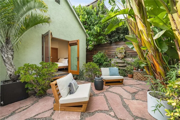 1675 Lucile, Los Angeles, California 90026