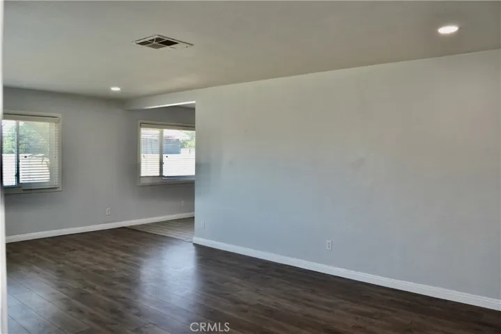 Living room from the front door 2.