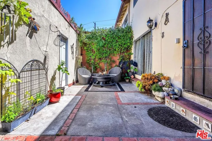 Private patio / Yard