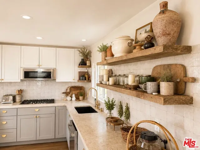 31383 Overcrest Drive, Redlands, California 92374