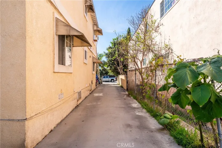 5335 Carlin, Los Angeles, California 90016