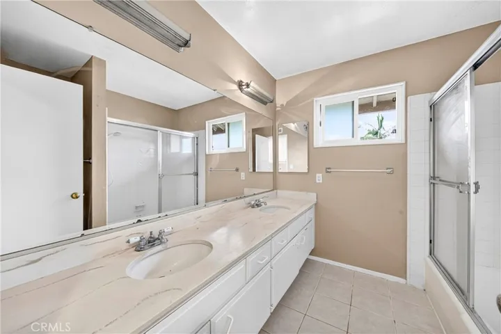 Upstairs Full Bath