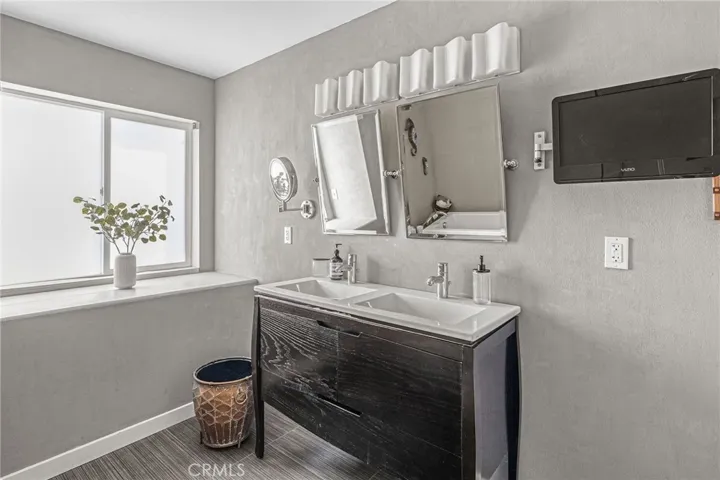 124 15th Street B, Manhattan Beach, California 90266