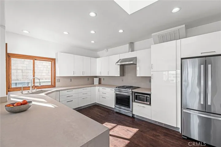 124 15th Street B, Manhattan Beach, California 90266