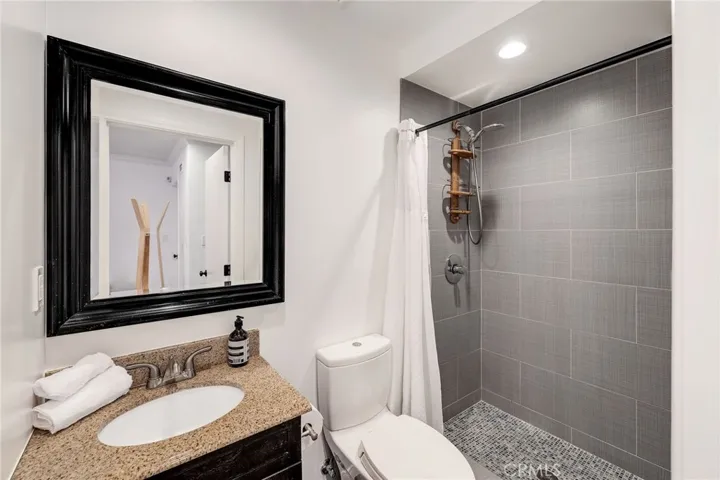 124 15th Street B, Manhattan Beach, California 90266