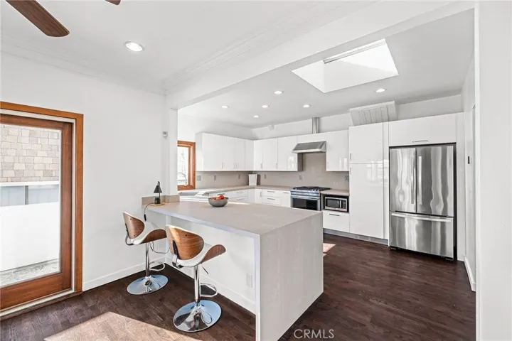124 15th Street B, Manhattan Beach, California 90266