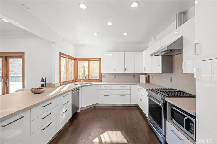124 15th Street B, Manhattan Beach, California 90266