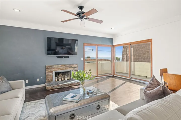 124 15th Street B, Manhattan Beach, California 90266