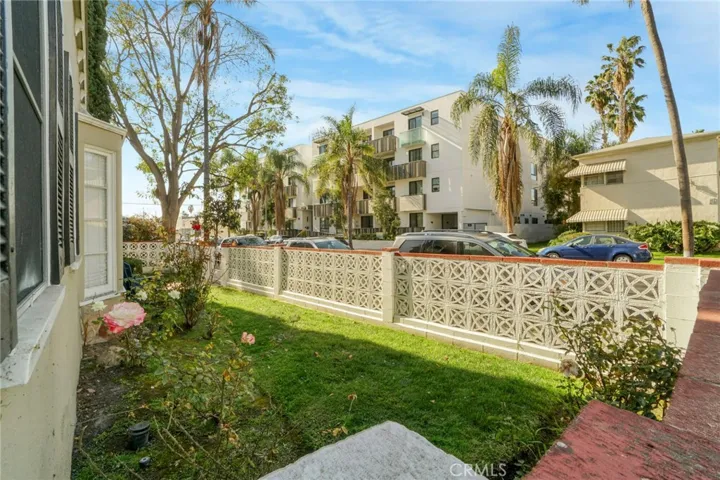 116 S Kings, Los Angeles, California 90048