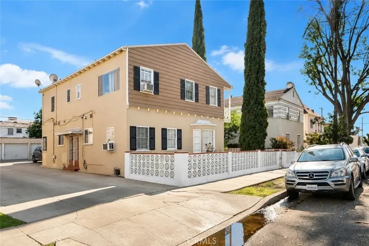 116 S Kings, Los Angeles, California 90048