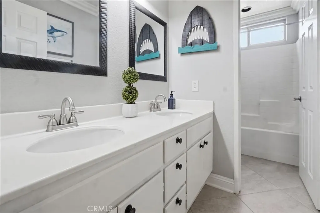 Upstairs hall bathroom