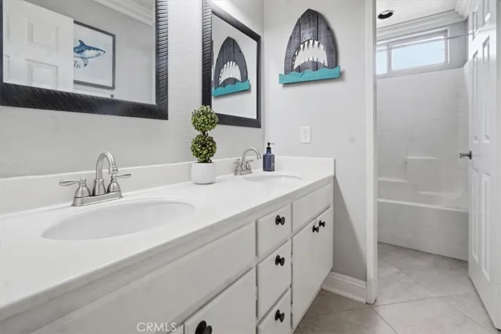 Upstairs hall bathroom