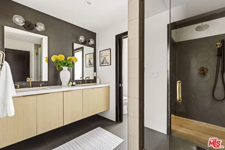 4180 Duquesne Avenue 3, Culver City, California 90232
