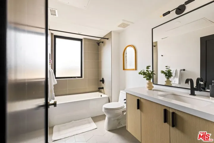 4180 Duquesne Avenue 3, Culver City, California 90232