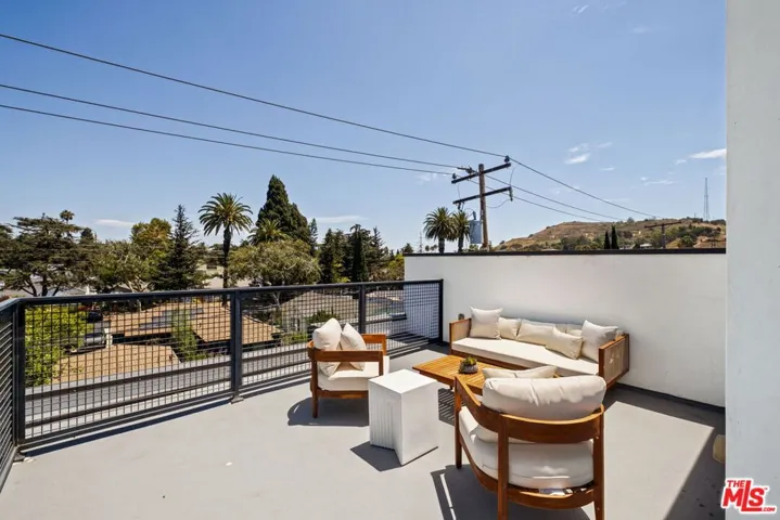 4180 Duquesne Avenue 3, Culver City, California 90232