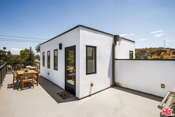 4180 Duquesne Avenue 3, Culver City, California 90232