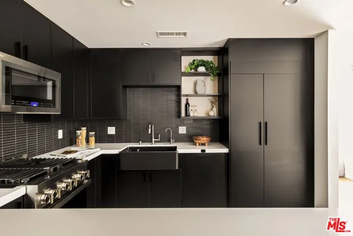 4180 Duquesne Avenue 3, Culver City, California 90232