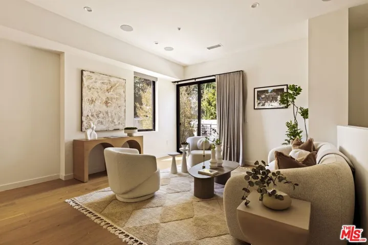 4180 Duquesne Avenue 3, Culver City, California 90232