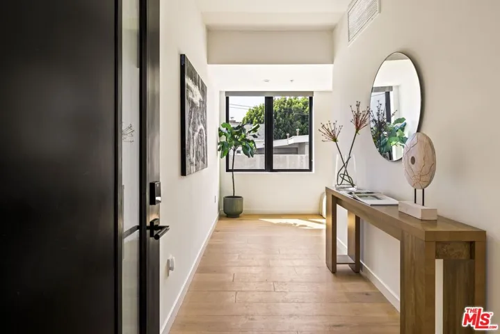 4180 Duquesne Avenue 3, Culver City, California 90232