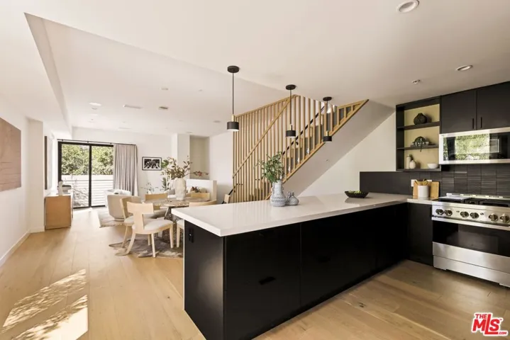 4180 Duquesne Avenue 3, Culver City, California 90232