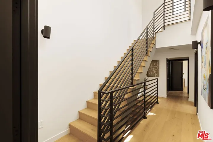 4180 Duquesne Avenue 3, Culver City, California 90232