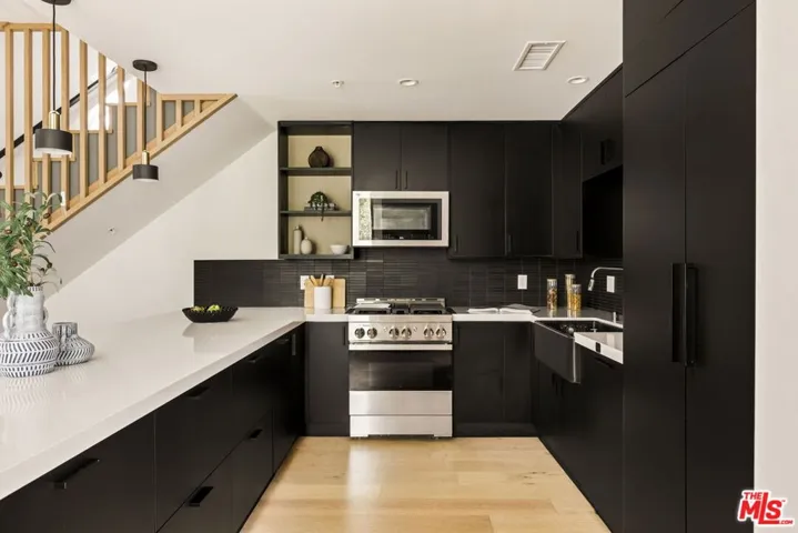 4180 Duquesne Avenue 3, Culver City, California 90232