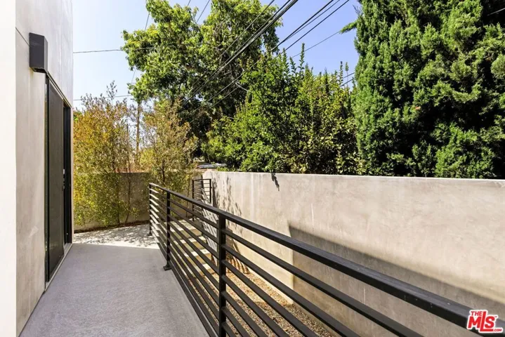 4180 Duquesne Avenue 3, Culver City, California 90232