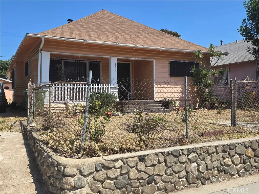 FRONT VIEW, PROPERTY LAR2 ZONING