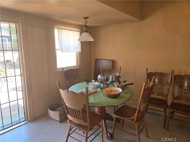 KITCHEN EATING AREA